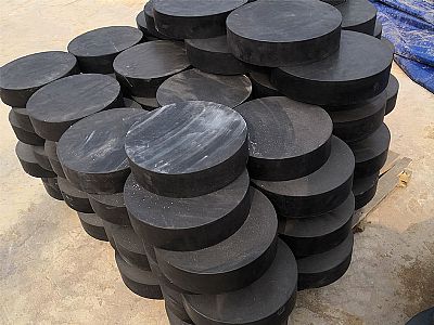七台河板式橡胶支座由若干层橡胶片与薄钢板经加压硫化